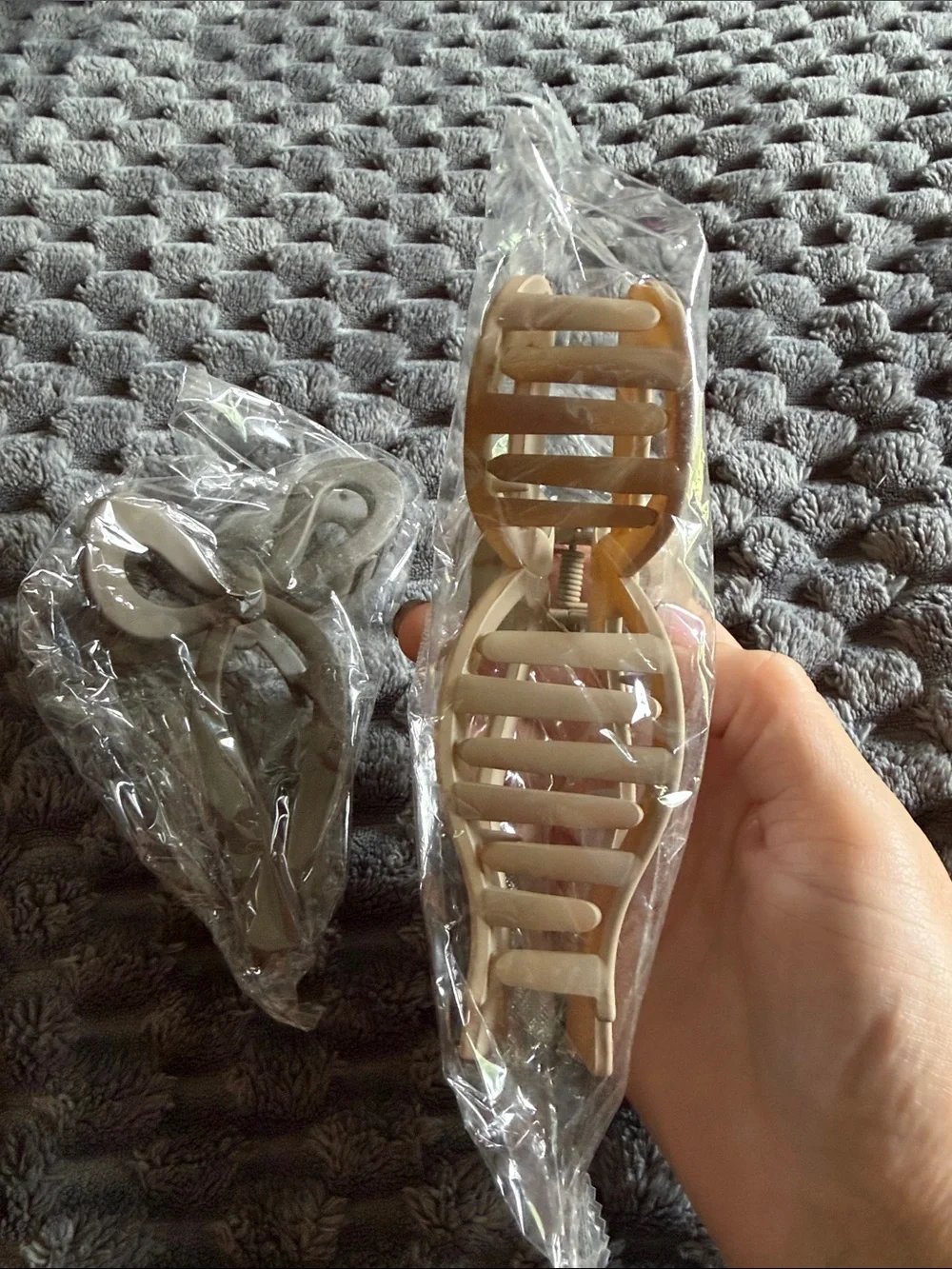 Bow claw clips